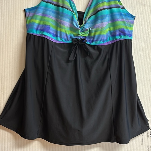 Catherines Ladies Swimsuit Black On Bottom W/Multi-Colored Top Size 30W - Picture 7 of 16